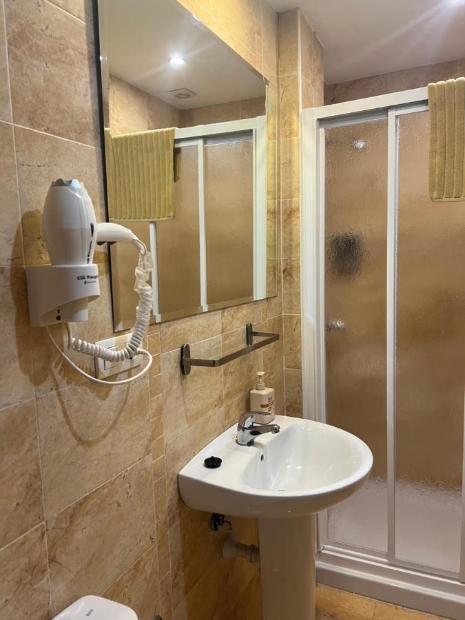 Habitaciones Privadas En Apartamento Compartido อัลเฮซิราส ภายนอก รูปภาพ